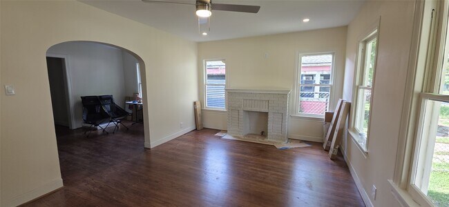 Foto del edificio - 2827 Robertson St
