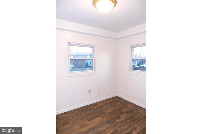 Foto del edificio - 214 Trumbauersville Rd