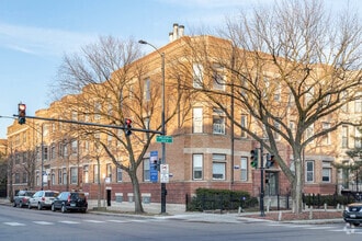 Building Photo - 1530 W Wilson Ave