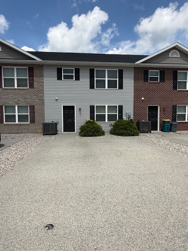 Building Photo - 138 Delano Dr