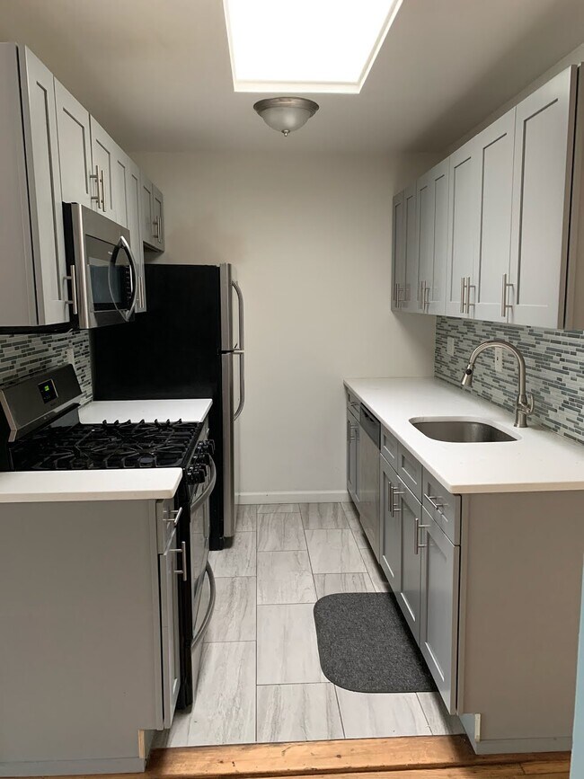 Welcome home.... - 3053 Randall Ave