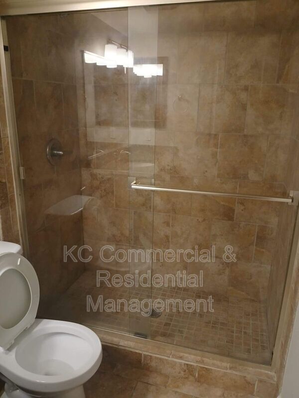 Building Photo - 530 W 10th St