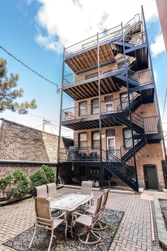 Foto principal - 320 W Evergreen Ave