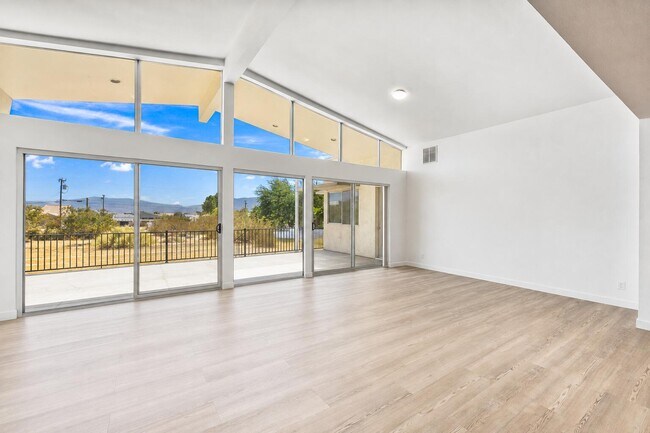 Foto del edificio - 67645 Long Canyon Ln
