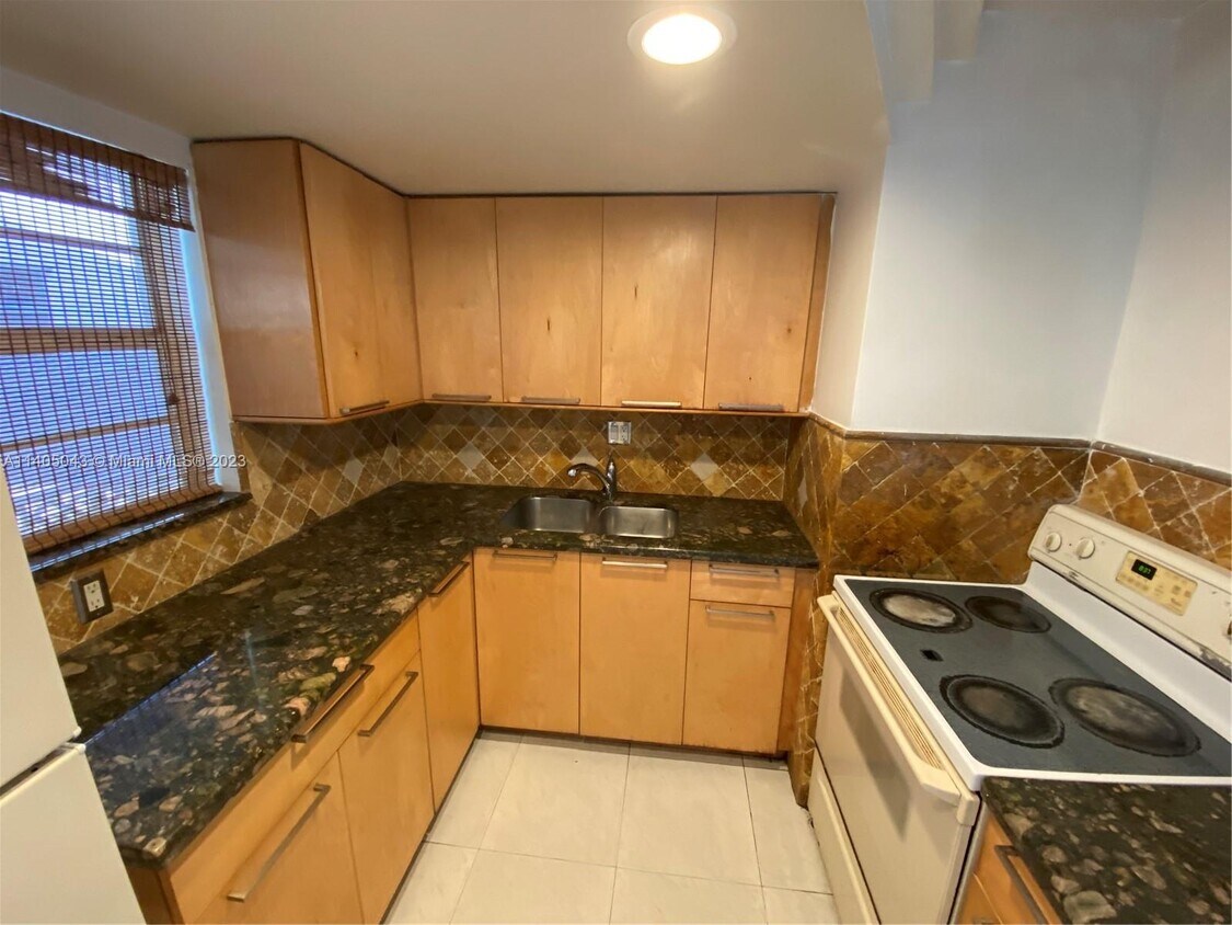 6503 Winfield Blvd Unit 211AD, Margate, FL 33063 Condo for Rent in