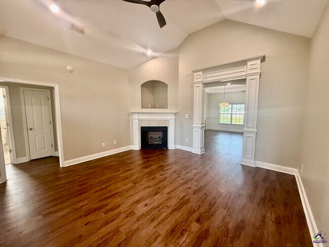 Foto del edificio - 634 Post Oak Way
