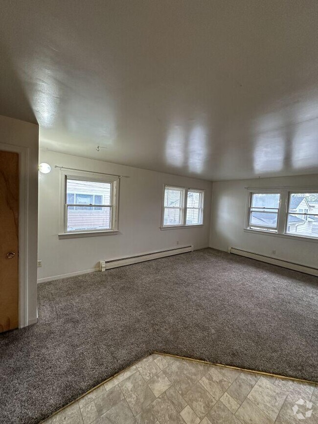 Building Photo - 1211 Broadwater Ave