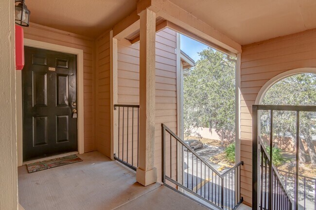 Building Photo - Beautiful 1 Bed/1 Bath Condo For Rent near...