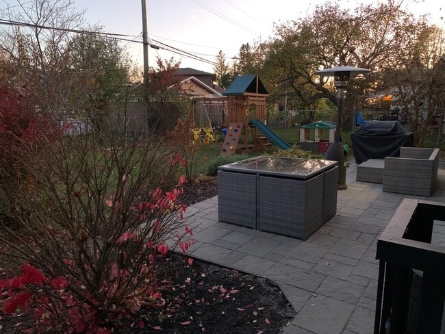 Tons of room to play! - 77 Hilliard Av