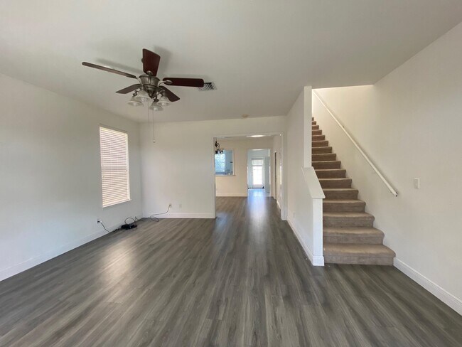Foto del edificio - 3673 Longfellow Rd