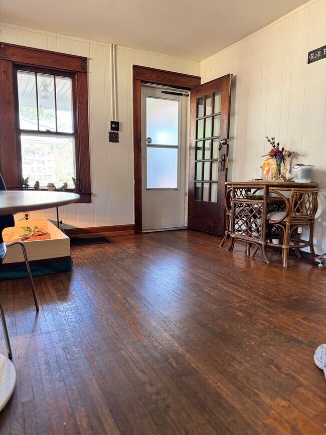 Foto del edificio - Available August 2026;  Monthly rent $1,425