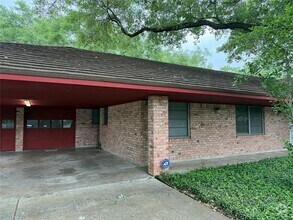 Building Photo - 1011 Pampa St