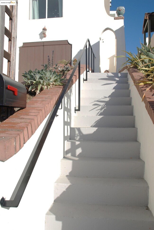 Building Photo - 838 Vermont St