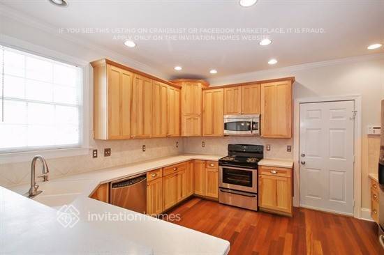Building Photo - 137 Starwood Ln