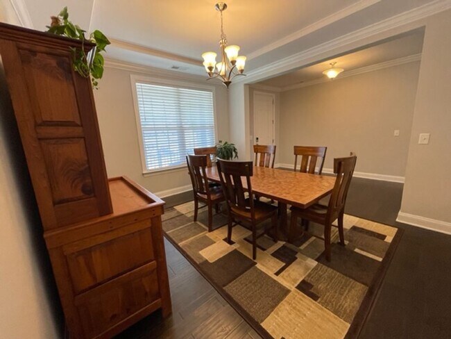 Building Photo - 1425 Barn Door Dr