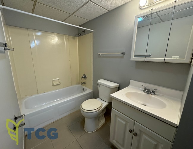 Foto del edificio - 2402 Marquette Rd