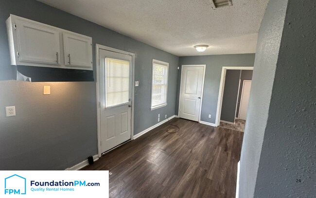 Foto del edificio - 4990 Newton Rd