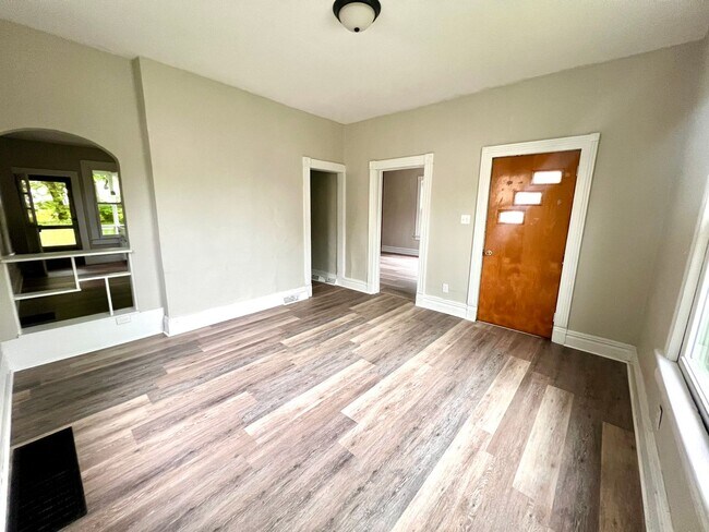 Building Photo - New Castle - 3 Bedroom 1 Bathroom - Update...