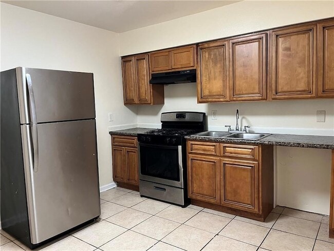 Building Photo - 4734 Shalimar Dr