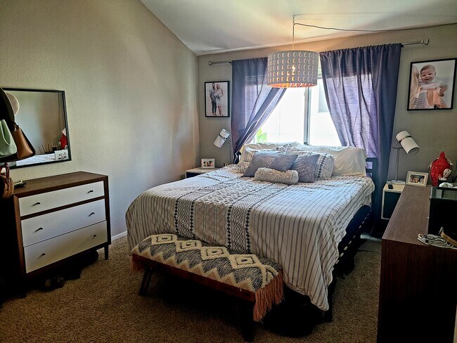 Master Bedroom - 543 Victoria St