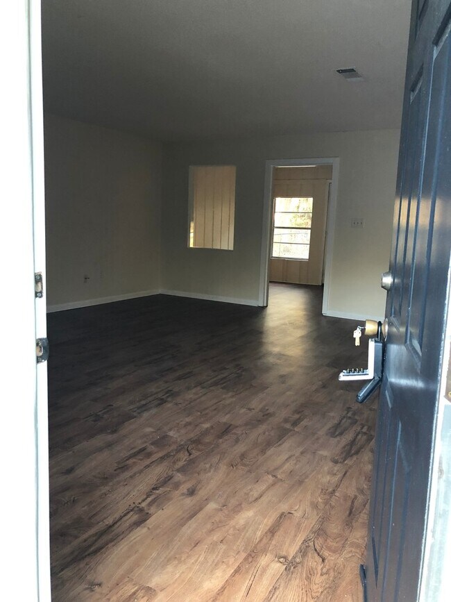 Building Photo - Duplex