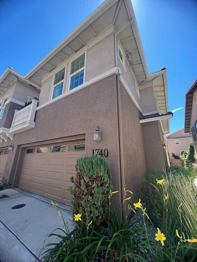 Foto principal - 1740 Wind Ranch Rd