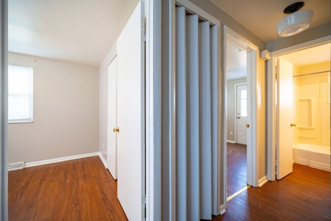 Foto del edificio - 472 Elsmere St