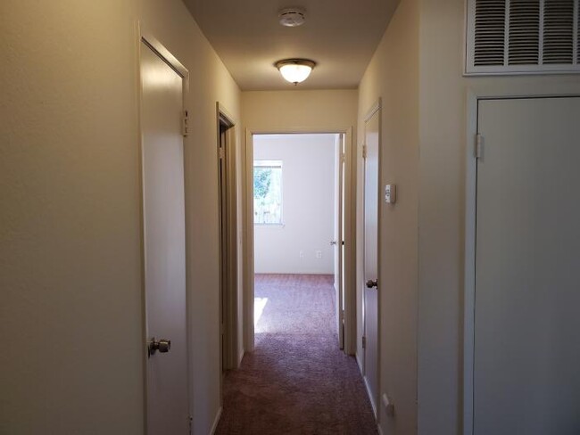 Foto del edificio - 2 bedroom in Santa Rosa CA 95403