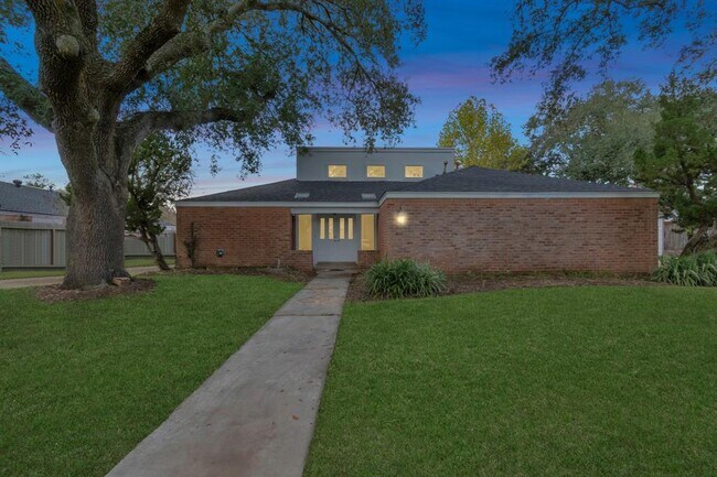 Foto del edificio - 3514 Summit Ln