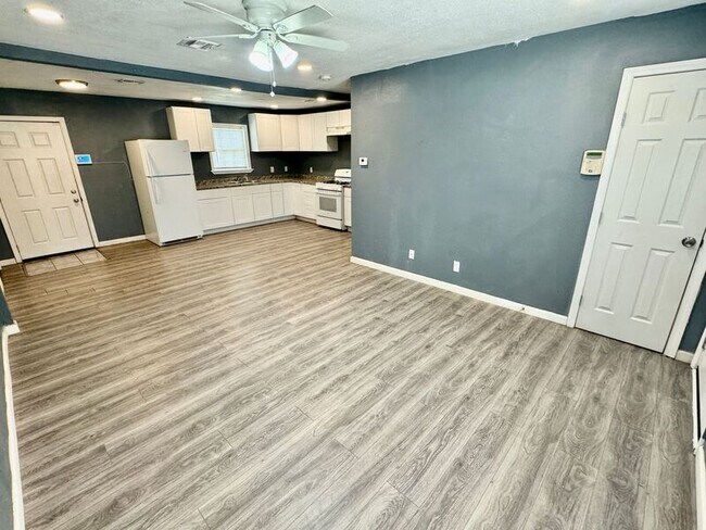 Foto del edificio - 859 E 52nd St N