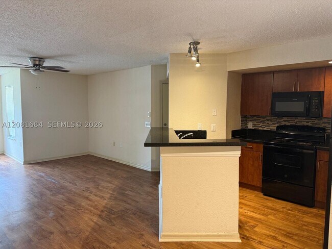 Building Photo - 12980 Vista Isles Dr