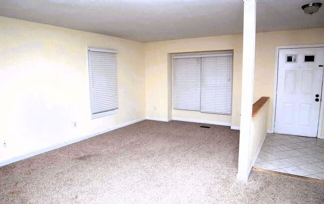 Building Photo - 10701 Houck Dr