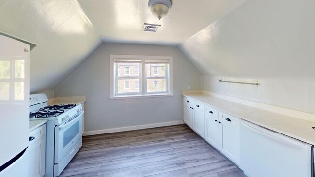 Building Photo - 610 Orange St