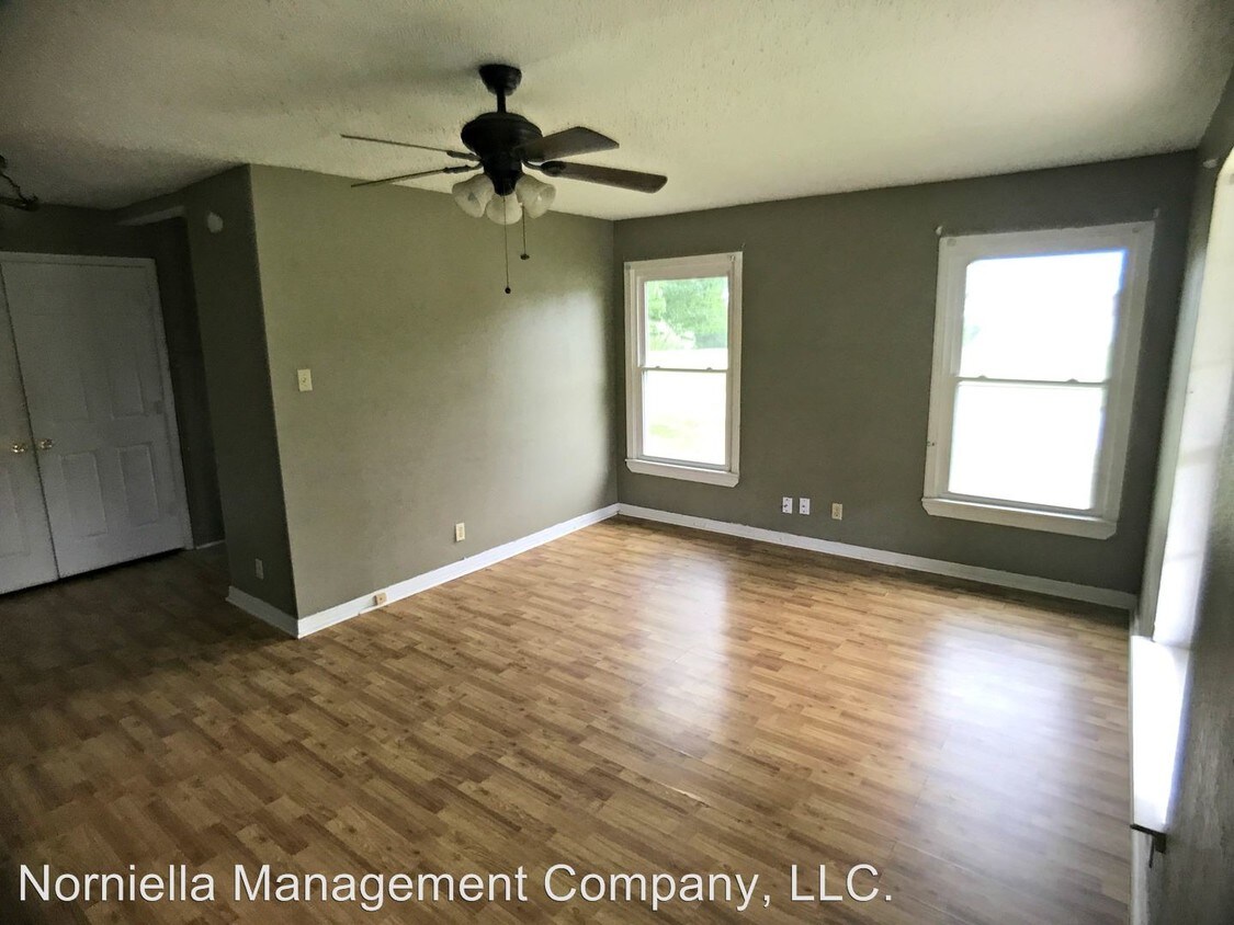 Building Photo - 1701 W Elm St