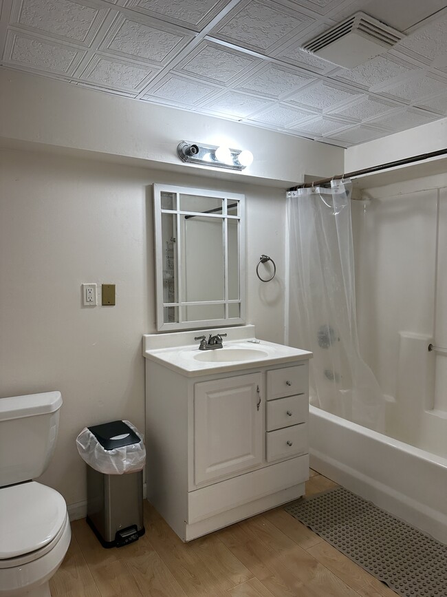 Bathroom - 39 Apollo Rd