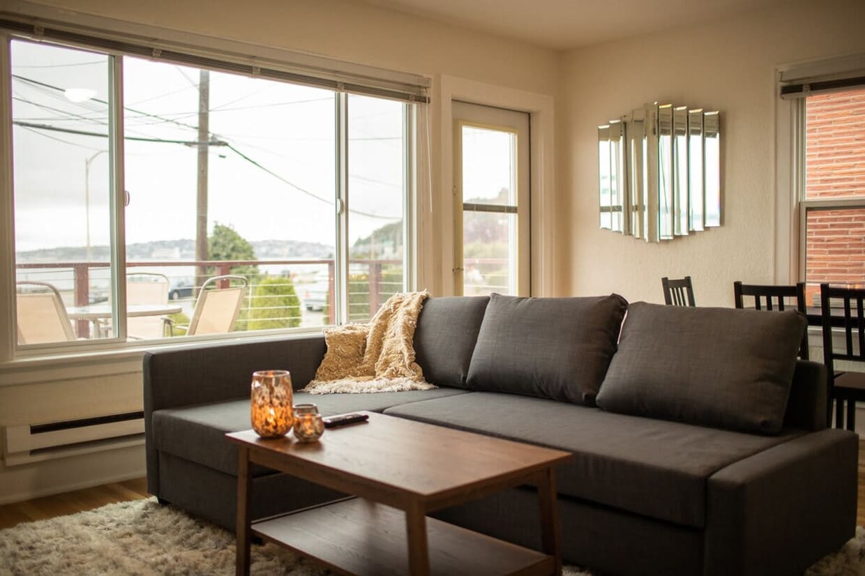 Foto principal - 2430 Alki Ave SW