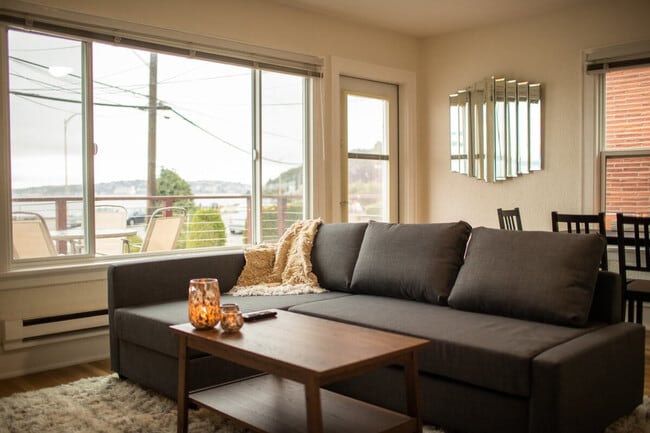 Foto del edificio - 2430 Alki Ave SW