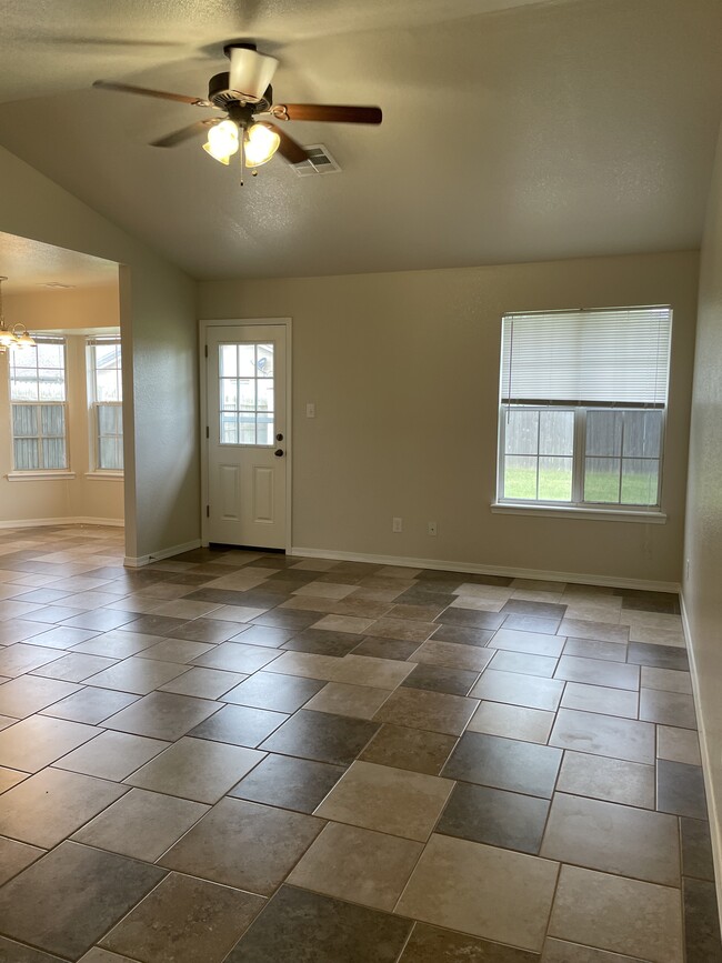 Building Photo - 9457 Magnolia Wood Dr