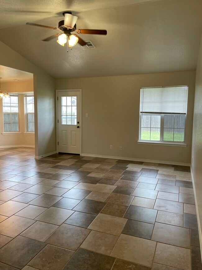 Foto del edificio - 9457 Magnolia Wood Dr