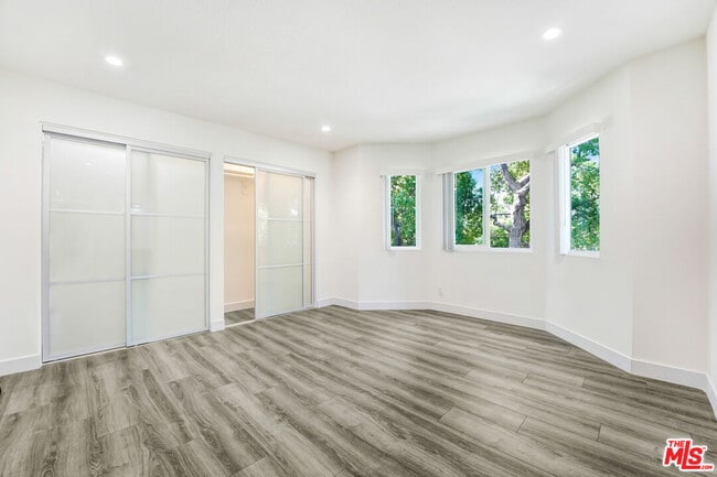 Building Photo - 1547 N Edison Blvd