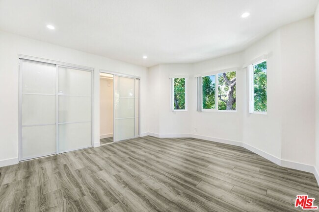 Foto del edificio - 1547 N Edison Blvd