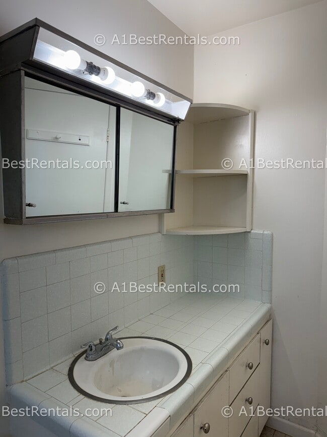 Building Photo - 5355 Yosemite Blvd