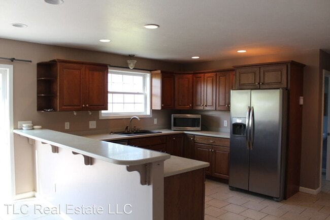 Building Photo - 4 br, 3.5 bath House - 21735 Cole Road