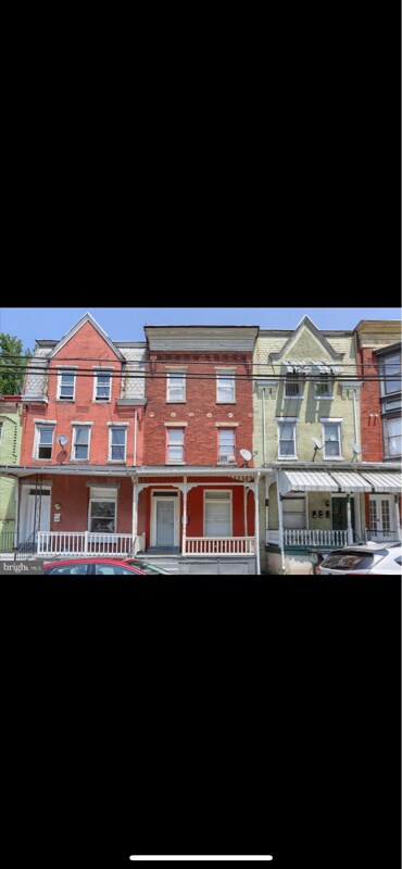 Primary Photo - 121 Sylvan Terrace