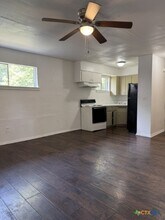 Building Photo - 416 E Dunn Ave