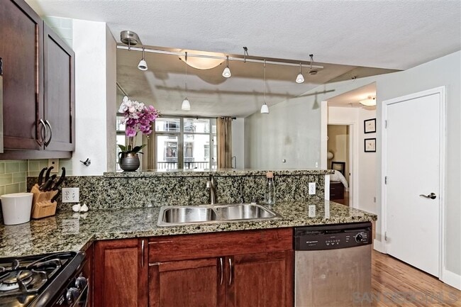 Building Photo - 530 K St