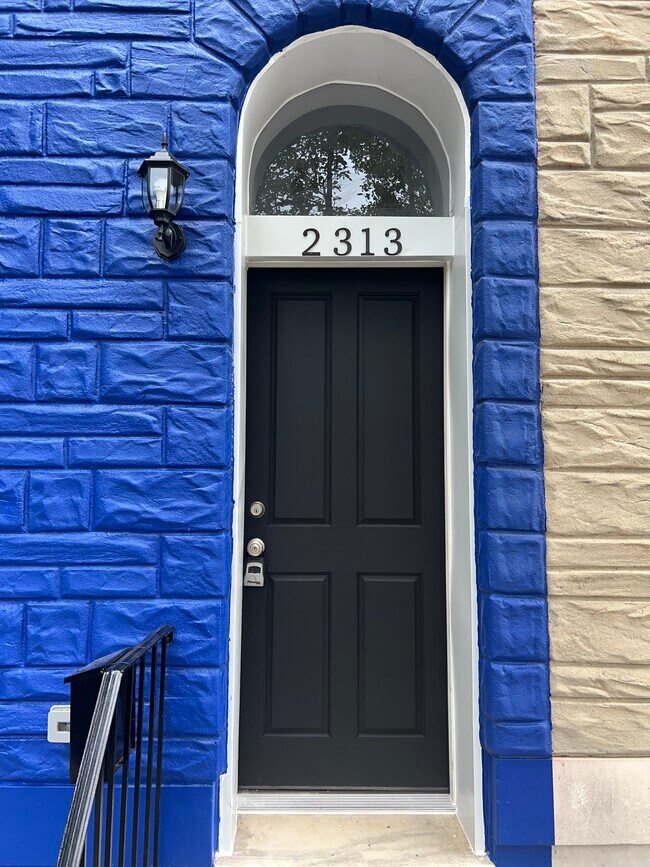 Building Photo - 2313 E Madison St