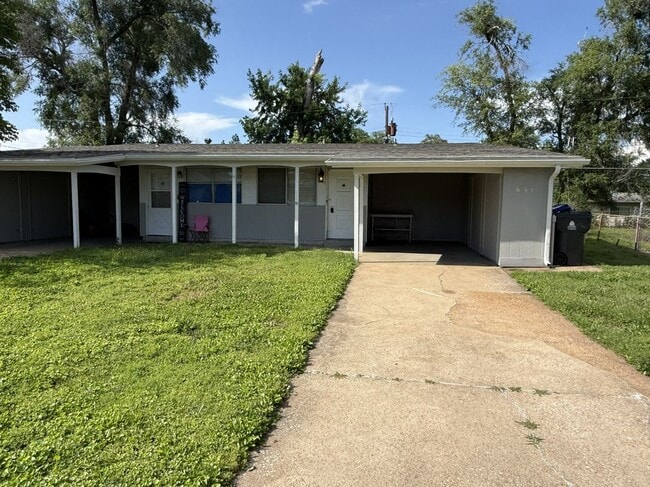 Building Photo - 651 Southwell Ln