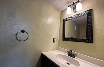 Building Photo - 908 Roll Tide Ln NW