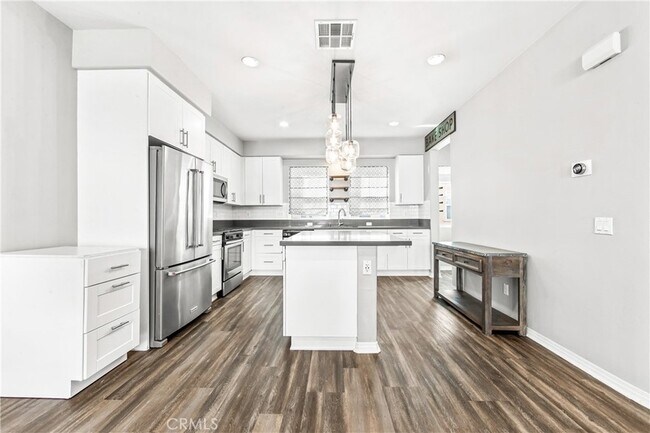 Building Photo - 6331 Pacific Wy